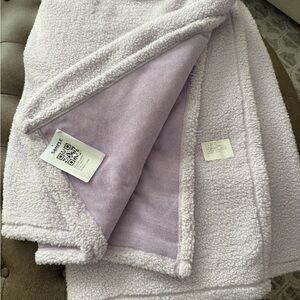 Cozy Lavender Sherpa Blanket